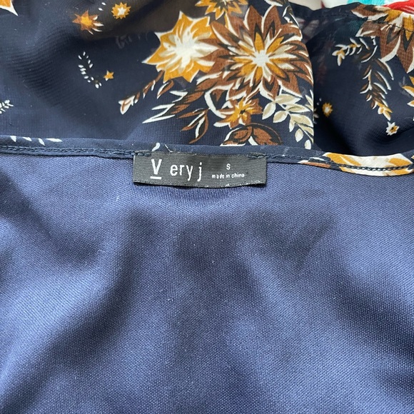 Very J Navy Blue Floral Dress . Size small - Picture 14 of 16